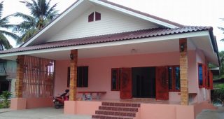 รีวิว บ้านเดี่ยวชั้นเดียว สไตล์ชนบท เหมาะสำหรับครอบครัวใหญ่ งบประมาณก่อสร้าง 1.5 ล้านบาท