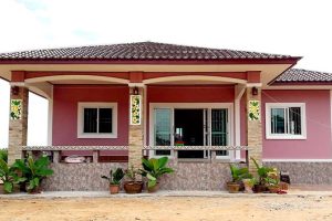 รีวิว บ้านเดี่ยวชั้นเดียว ยกพื้น พื้นที่ใช้สอย 136 ตร.ม. งบประมาณก่อสร้าง 1.2 ล้านบาท
