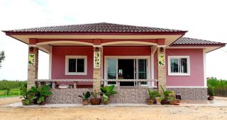 รีวิว บ้านเดี่ยวชั้นเดียว ยกพื้น พื้นที่ใช้สอย 136 ตร.ม. งบประมาณก่อสร้าง 1.2 ล้านบาท