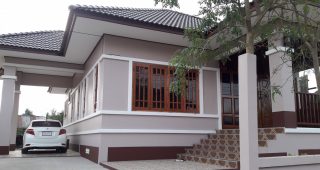 รีวิว บ้านเดี่ยวชั้นเดียว แนวร่วมสมัย พื้นที่ใช้สอย 180 ตร.ม. งบประมาณ 1.5 ล้านบาท