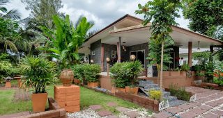 บ้านโมเดิร์นโฮมสเตย์ในอัมพวา หลบความวุ่นวายไปพักผ่อน