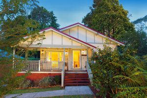 Brantwood Cottage คอทเทจสีครีมแต่งหรูอบอุ่นร่วมสมัย