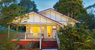 Brantwood Cottage คอทเทจสีครีมแต่งหรูอบอุ่นร่วมสมัย