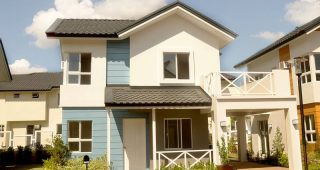 บ้านสองชั้นคู่สีขาวสลับฟ้า โปร่งกว้างสบาย