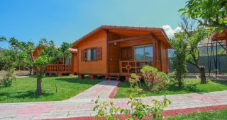 Baris Bungalow บ้านไม้ในสวนริมหาดจากตุรกี