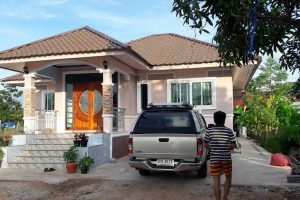 รีวิว ปลูกบ้านชั้นเดียวยกพื้น แนวทรอปิคอล พื้นที่ใช้สอย 120 ตร.ม. งบประมาณ 1 ล้านต้นๆ