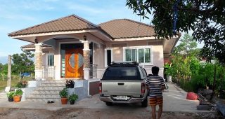 รีวิว ปลูกบ้านชั้นเดียวยกพื้น แนวทรอปิคอล พื้นที่ใช้สอย 120 ตร.ม. งบประมาณ 1 ล้านต้นๆ