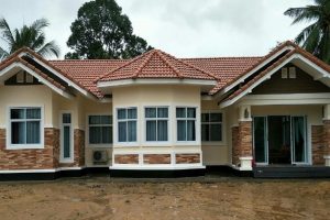 รีวิว บ้านชั้นเดียวทรงประยุกต์ แนวร่วมสมัย 3 ห้องนอน 2 ห้องน้ำ งบประมาณ 1.85 ล้านบาท
