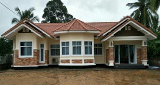 รีวิว บ้านชั้นเดียวทรงประยุกต์ แนวร่วมสมัย 3 ห้องนอน 2 ห้องน้ำ งบประมาณ 1.85 ล้านบาท