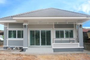 รีวิว บ้านชั้นเดียวสมัยใหม่ 3 ห้องนอน 3 ห้องน้ำ งบประมาณก่อสร้าง 1.36 ล้านบาท