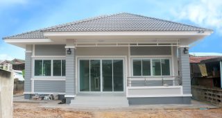 รีวิว บ้านชั้นเดียวสมัยใหม่ 3 ห้องนอน 3 ห้องน้ำ งบประมาณก่อสร้าง 1.36 ล้านบาท