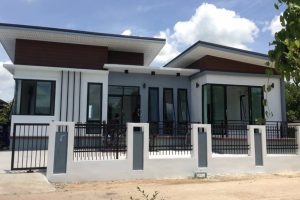 รีวิว บ้านโมเดิร์นชั้นเดียว พื้นที่ใช้สอย 135 ตร.ม. งบประมาณ 1.35 ล้านบาท