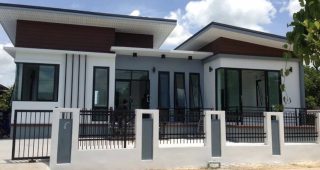 รีวิว บ้านโมเดิร์นชั้นเดียว พื้นที่ใช้สอย 135 ตร.ม. งบประมาณ 1.35 ล้านบาท