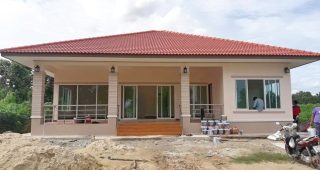 รีวิว บ้านเดี่ยวหน้ากว้างชั้นเดียว แนวร่วมสมัย 3 ห้องนอน 2 ห้องน้ำ งบประมาณ 1.85 ล้านบาท