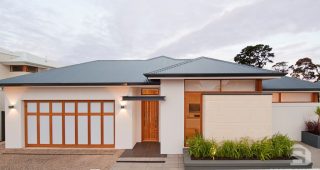 บ้านหรูดีไซน์คอนเทมโพรารี เนียนตาด้วยวัสดุสีสันธรรมชาติ