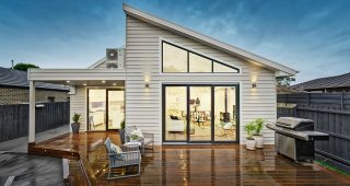 บ้านโมเดิร์นเนี๊ยบสวย พร้อม Deck กว้างขวาง ตกแต่งทันสมัย