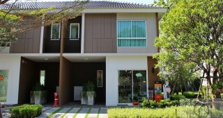 EP.947 รีวิว ทาวน์โฮม The Connect เทพารักษ์-เมืองใหม่ พร้อมคลับเฮ้าส์ และ สระว่ายน้ำ ราคาเริ่มต้น 1.98 ล้านบาท