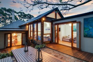 บ้านทันสมัยดีไซน์ Deck ข้างบ้าน ดึงบรรยากาศสวนเข้าภายใน