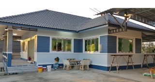 รีวิว บ้านเดี่ยวชั้นเดียว แนวทรอปิคอล พื้นที่ใช้สอย 126 ตร.ม. งบประมาณ 1.2 ล้านบาท