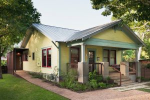 บ้านแนวบังกะโล ปรับภายในดีไซน์โมเดิร์น