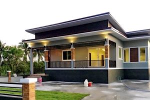รีวิว บ้านชั้นเดียวยกพื้น แนวโมเดิร์น พื้นที่ใช้สอย 170 ตร.ม. งบประมาณ 1 ล้านบาท