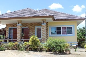 รีวิว บ้านเดี่ยวชั้นเดียว หลังคาปั้นหยา พื้นที่ใช้สอย 180 ตร.ม. งบประมาณ 1.47 ล้านบาท