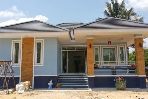 รีวิว บ้านเดี่ยวชั้นเดียวยกพื้น แนวทรอปิคอล พื้นที่ใช้สอย 118 ตร.ม. งบประมาณ 1.12 ล้านบาท