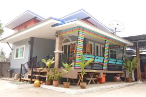 รีวิว บ้านโมเดิร์นยกพื้นชั้นเดียว พื้นที่ใช้สอย 130 ตร.ม. งบประมาณ 650,000 บาท
