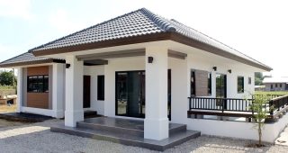 บ้านเดี่ยวชั้นเดียว แนวโมเดิร์นทรอปิคอล พื้นที่ใช้สอย 165 ตร.ม. งบประมาณ 1.55 ล้านบาท