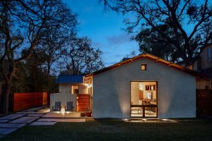 บ้านดีไซน์ Mid Century ผสมลอฟท์ แต่งสลับไม้กับปูนเปลือยเนี๊ยบมาก