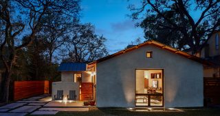 บ้านดีไซน์ Mid Century ผสมลอฟท์ แต่งสลับไม้กับปูนเปลือยเนี๊ยบมาก