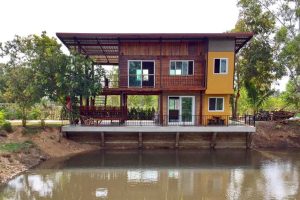 รีวิว บ้านสวนปลูกศรัทธา บ้านไม้ชั้นครึ่งริมน้ำ พื้นที่ใช้สอย 66 ตร.ม. งบประมาณ 600,000 บาท