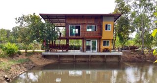 รีวิว บ้านสวนปลูกศรัทธา บ้านไม้ชั้นครึ่งริมน้ำ พื้นที่ใช้สอย 66 ตร.ม. งบประมาณ 600,000 บาท