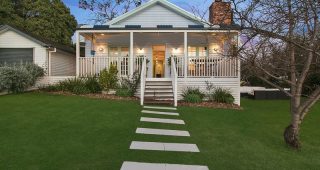 บ้านแนวคอทเทจบังกะโล ภายในแต่งสวยเรียบหรู