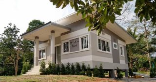 รีวิว บ้านสวนยกพื้นสไตล์โมเดิร์น พร้อมโรงจอดรถแยกส่วน งบประมาณ 750,000 บาท