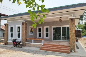 รีวิว บ้านชั้นเดียว สไตล์โมเดิร์นทรอปิคอล พื้นที่ใช้สอย 81 ตร.ม. งบประมาณ 850,000 บาท