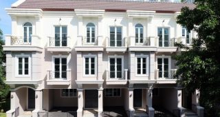 ทาวน์โฮม อินโฮม ลักชัวรี่ เรสซิเดนซ์ สุขุมวิท 16 In Home Luxury Residence