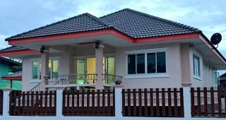 รีวิว บ้านเดี่ยวชั้นเดียว แนวร่วมสมัย พื้นที่ใช้สอย 130 ตร.ม. งบประมาณ 1.3 ล้านบาท