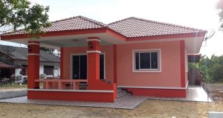 รีวิว บ้านชั้นเดียว หลังคาปั้นหยา แนวร่วมสมัย งบประมาณ 800,000 บาท