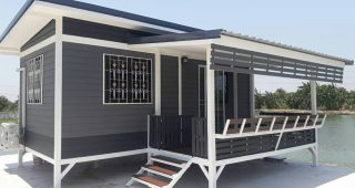 บ้านโมเดิร์นชั้นเดียว ยกพื้นสูง พร้อมระเบียงพักผ่อน งบประมาณ 245,000 บาท