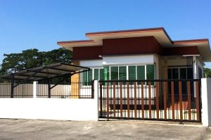รีวิว บ้านเดี่ยวชั้นเดียว สไตล์โมเดิร์น พื้นที่ใช้สอย 100 ตร.ม. ฟังก์ชั่นครบครัน งบประมาณ 1.09 ล้านบาท