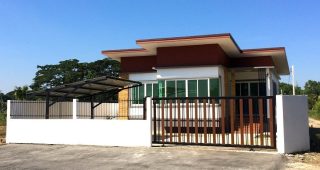 รีวิว บ้านเดี่ยวชั้นเดียว สไตล์โมเดิร์น พื้นที่ใช้สอย 100 ตร.ม. ฟังก์ชั่นครบครัน งบประมาณ 1.09 ล้านบาท