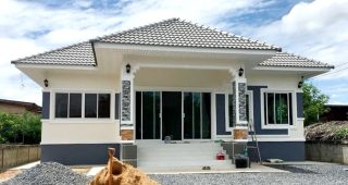 รีวิว บ้านเดี่ยวชั้นเดียว หลังคาปั้นหยา แนวร่วมสมัย พื้นที่ใช้สอย 120 ตร.ม. วัสดุเกรดเอ งบประมาณ 1.2 ล้านบาท