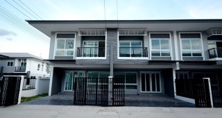 เดอะไฟน์เนส ทาวน์ ศรีราชา The Finest Town Sriracha ทาวน์โฮม และอาคารพาณิชย์