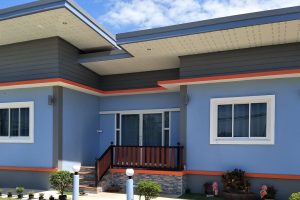 บ้านเดี่ยวชั้นเดียวยกพื้น แนวโมเดิร์น 4 ห้องนอน 2 ห้องน้ำ งบประมาณ 1 ล้านบาท