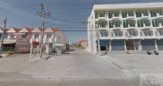 ทาวน์โฮม รุ่งเรือง วิลเลจ ประชาอุทิศ Rungrueang Village Prachauthit