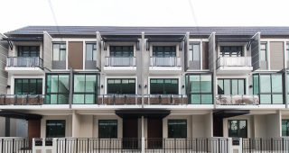 EP.1881 รีวิว แมนดารีน่า เอกมัย-รามอินทรา ทาวน์โฮม 3 ชั้น สไตล์ Modern Tropical บ้านพร้อมอยู่ 3 ยูนิต สุดท้าย! พิเศษ เริ่ม 6.99 ลบ.*