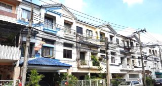 ทาวน์โฮม บ้านกลางเมือง เหม่งจ๋าย-ลาดพร้าว Baan Klang Muang Mengjai-Ladprao
