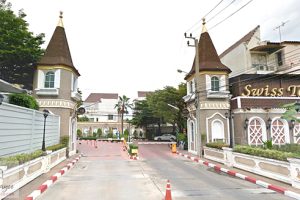 ทาวน์โฮม บ้านกลางเมือง สวิสทาวน์ เกษตร-นวมินทร์ Baan Klang Muang Swiss Town Kaset-Nawamin