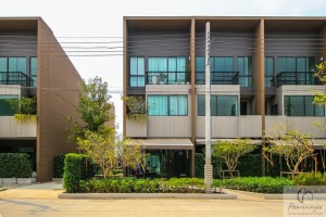 EP.1653 รีวิว บ้านกลางเมือง บางนา-วงแหวน ไฮเอนด์ทาวน์โฮม 3 ชั้น พร้อมคลับเฮ้าส์สุดหรู หนึ่งในการรังสรรค์ที่อยู่อาศัยของ “AP UPPER EAST STATE” ราคาพิเศษ 4.99 ล้านบาท*